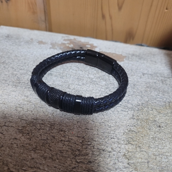 NWT Men's Vintage Leather Bracelet - Picture 2 of 3